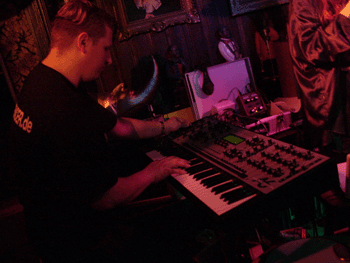 Consequence 2001 Electro Waves - Dreieich - Cafe Zeitlos