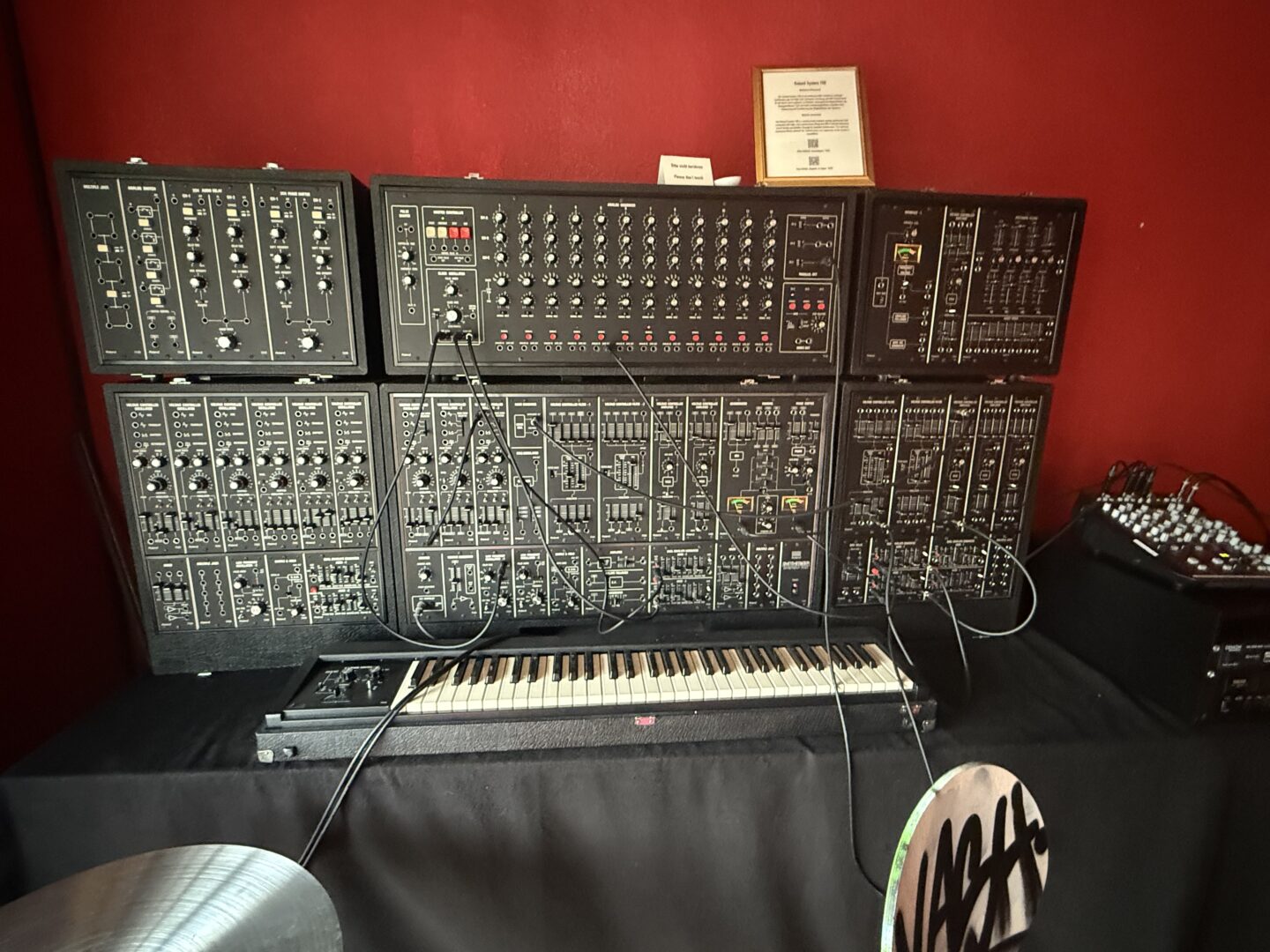 Das Roland System 700 Moogulator live in Berlin - verwendet 2025.
