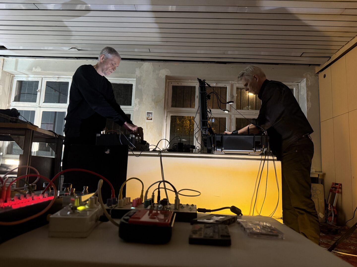 thx to wonderful #noise artists and doing it again! yesterday impression & last #concert this year - #Düsseldorf s new old bank building of the 60s (?) turned into concert location and exibition we played + So war das gestern aus meiner Perspektive - das "neue" #WP8 von innen, Ausstellung und letztes #Konzert in diesem Jahr.