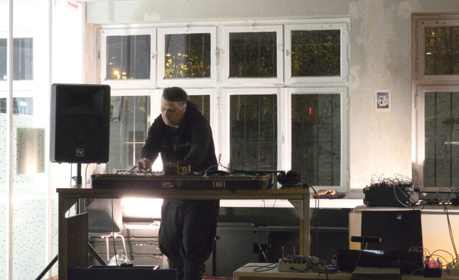 Moogulator live performance Freibad Düsseldorf 2025 bei Psych Noise 2