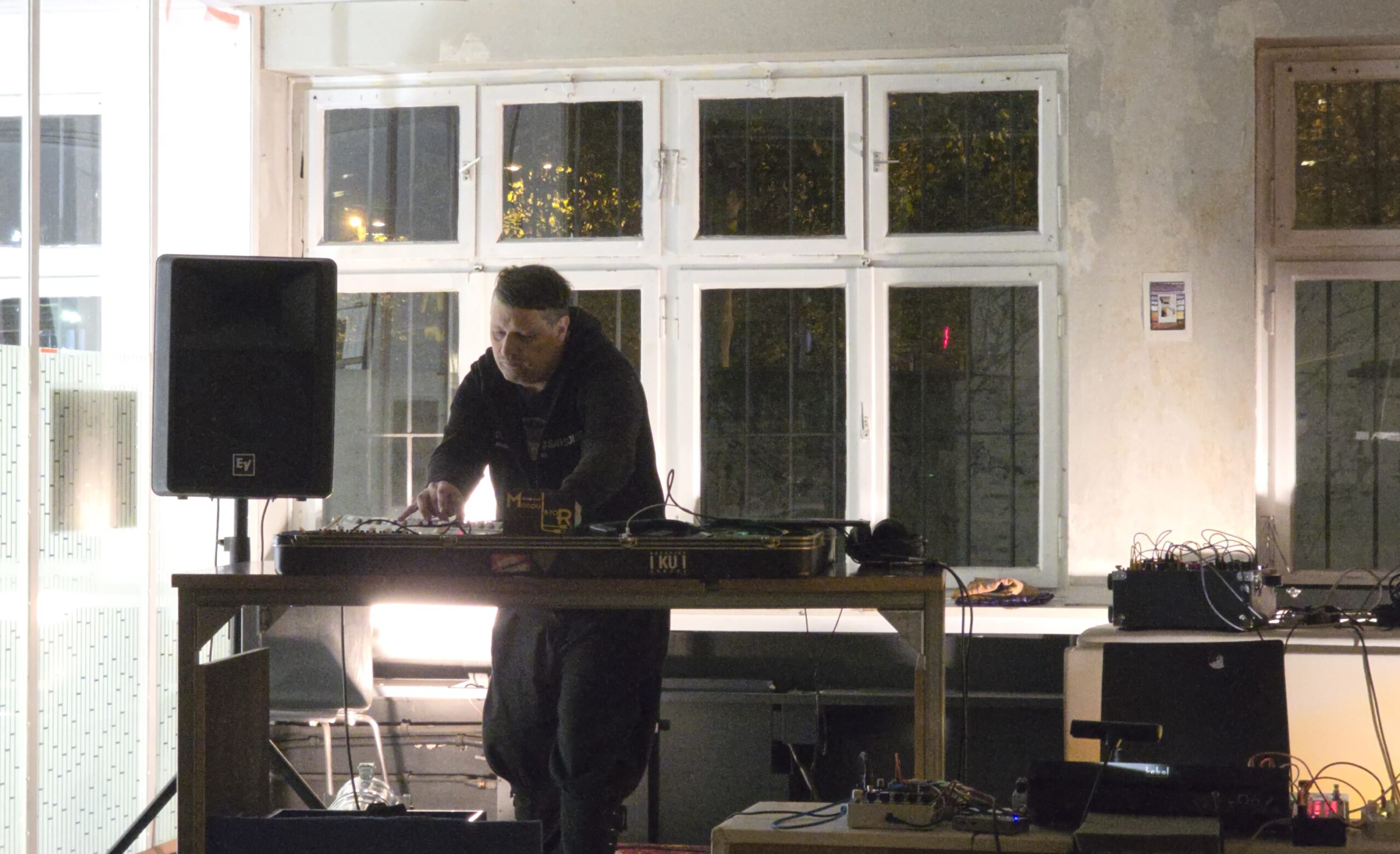 Moogulator live performance Freibad Düsseldorf 2025 bei Psych Noise 2